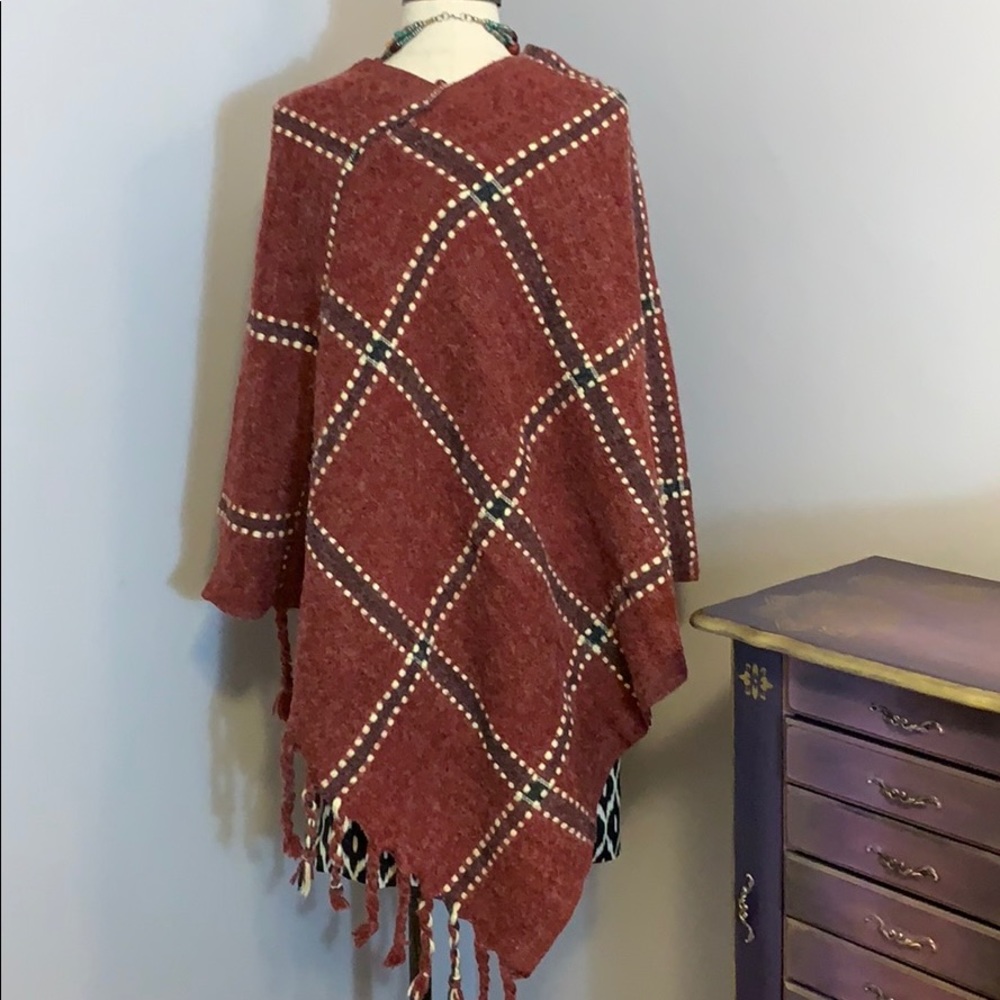 Beautiful Poncho - Picture 5 of 5